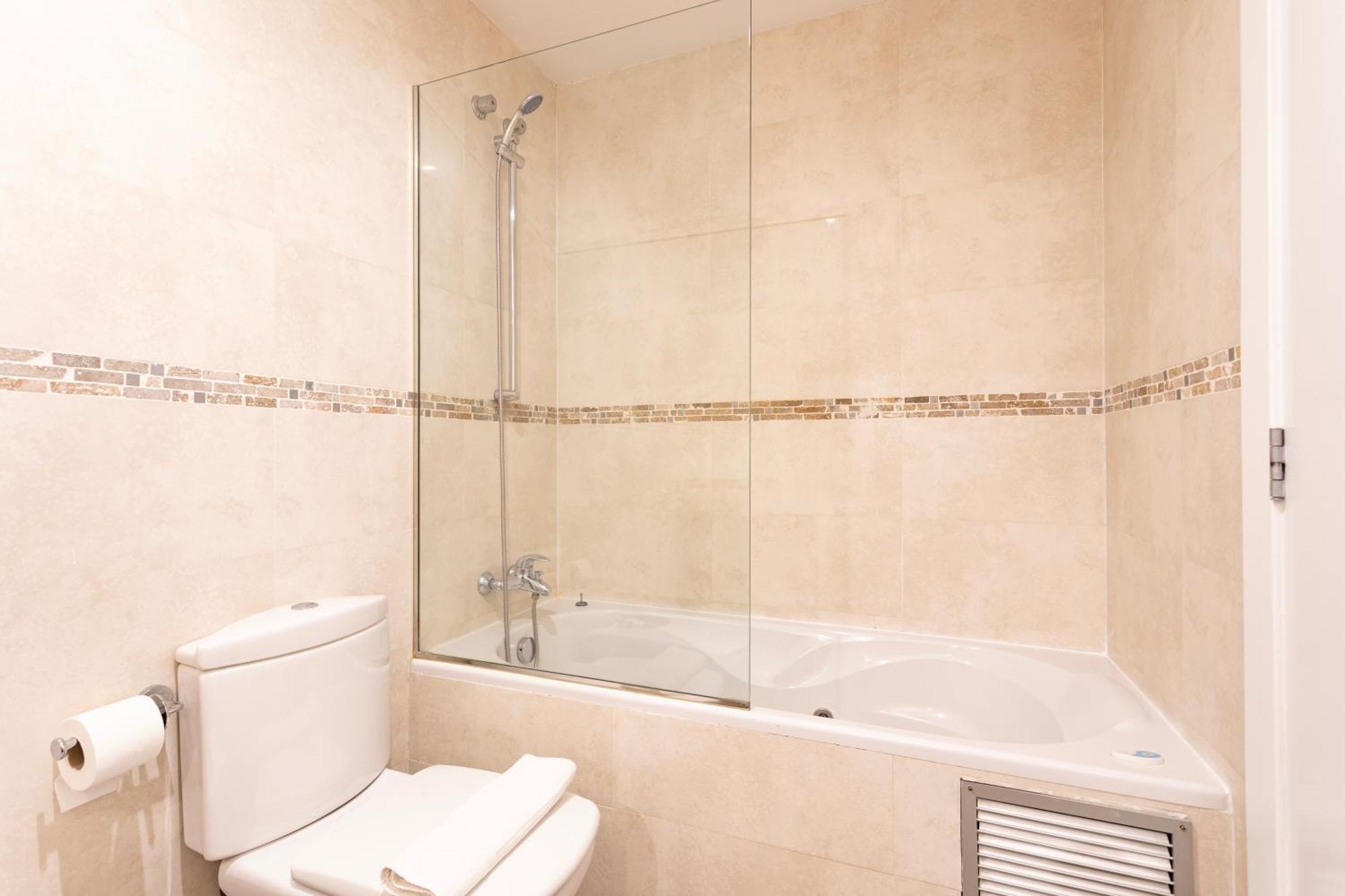 Ab Diagonal Sant Adria De Besos Apartment Luaran gambar