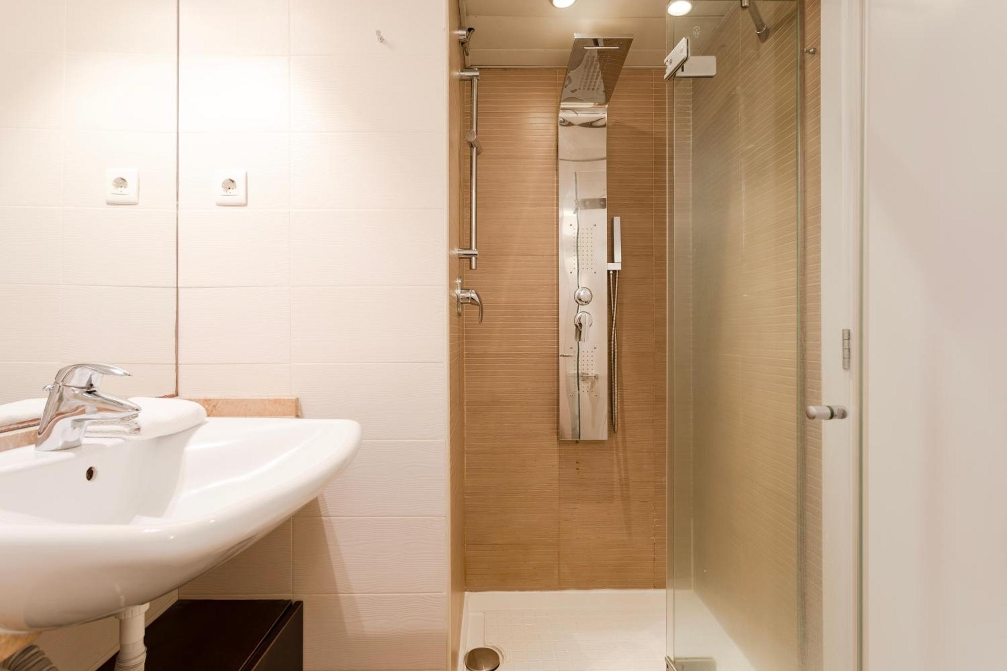 Ab Diagonal Sant Adria De Besos Apartment Luaran gambar