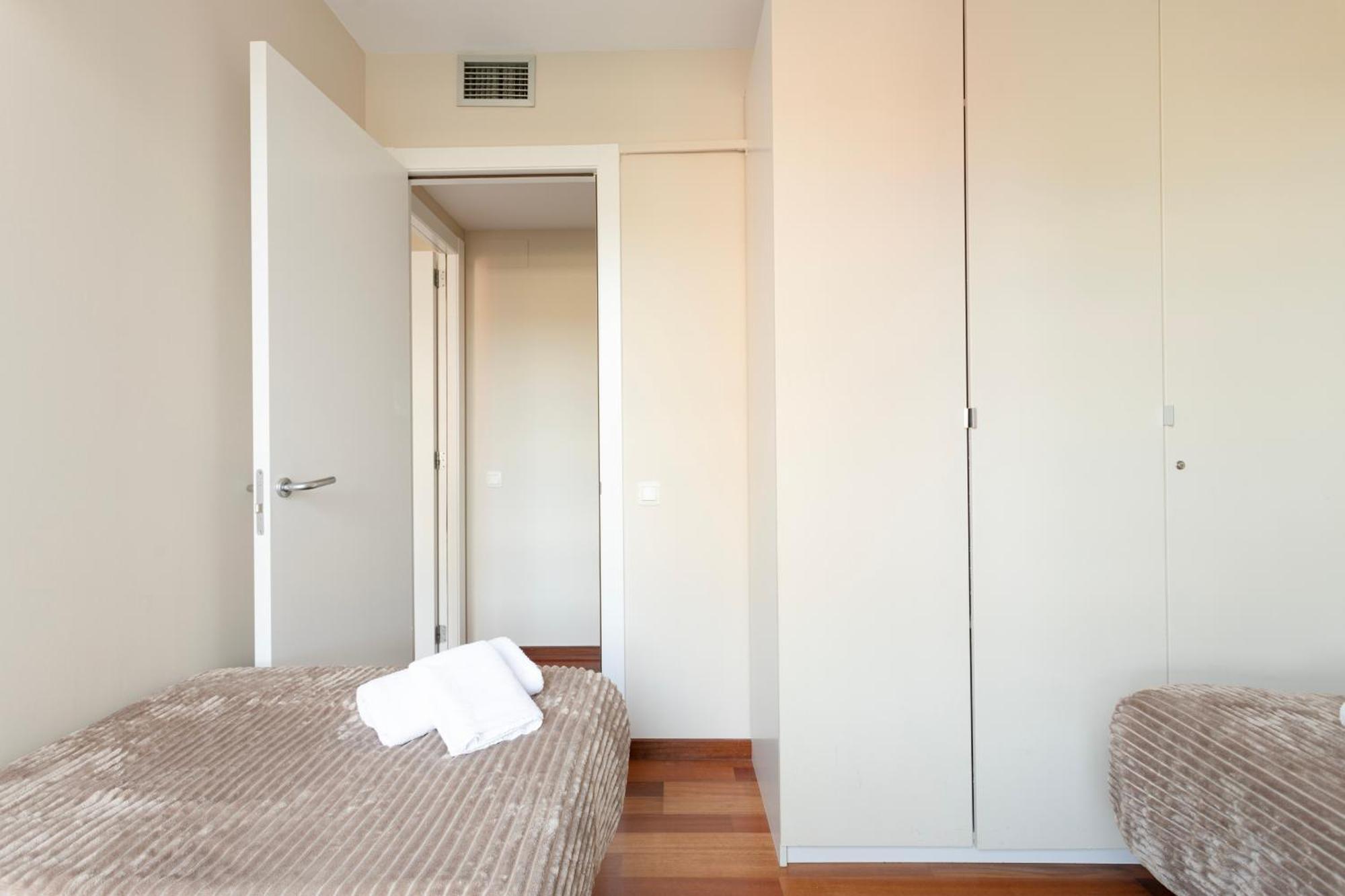 Ab Diagonal Sant Adria De Besos Apartment Luaran gambar